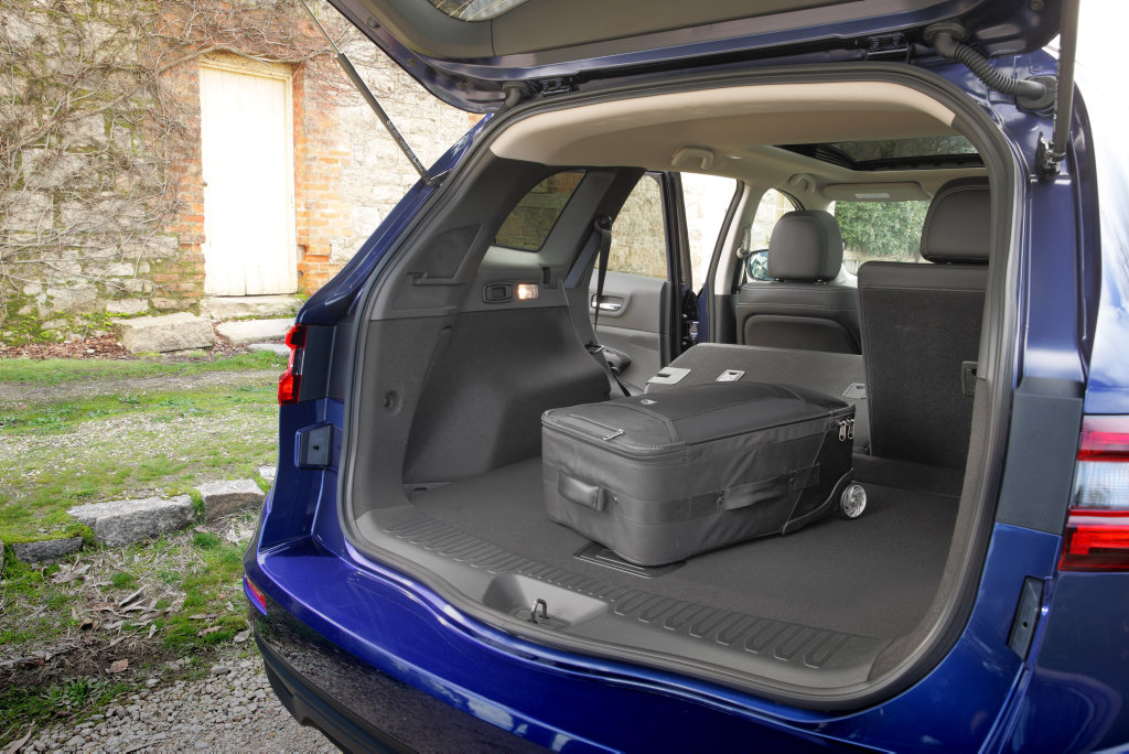 The 2016 model Renault Koleos. The 2016 model Renault Koleos.